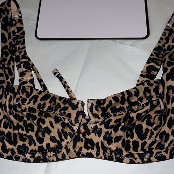 (34C) VICTORIA'S SECRET SWIM Full Coverage Bikini Top - Picture 4 of 16
